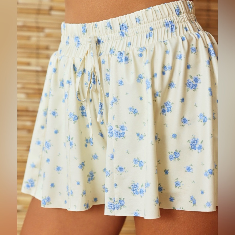 BNWT! Altar’d state floral rhythm flowy shorts